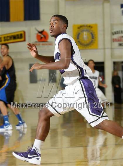 Thumbnail 2 in Newark Memorial vs. Sacramento (G.I.B.T.) photogallery.