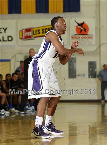 Thumbnail 2 in Newark Memorial vs. Sacramento (G.I.B.T.) photogallery.