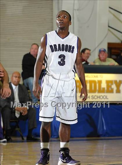 Thumbnail 2 in Newark Memorial vs. Sacramento (G.I.B.T.) photogallery.