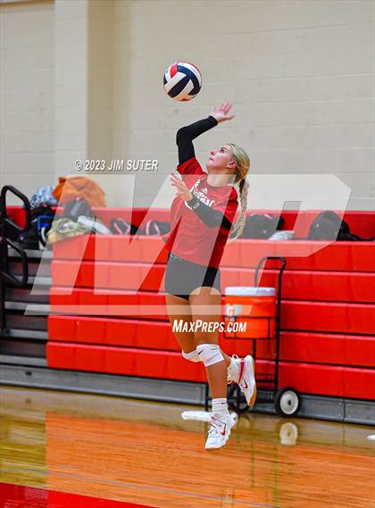 Thumbnail 3 in Columbus vs Bellville (Scrimmage) photogallery.