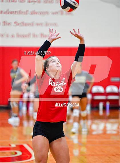 Thumbnail 3 in Columbus vs Bellville (Scrimmage) photogallery.