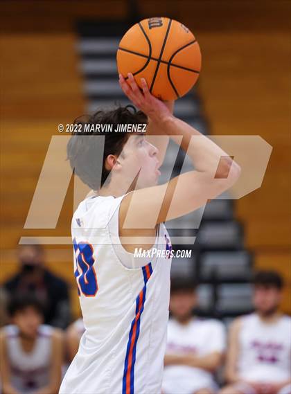 Thumbnail 2 in Westlake vs Oaks Christian photogallery.