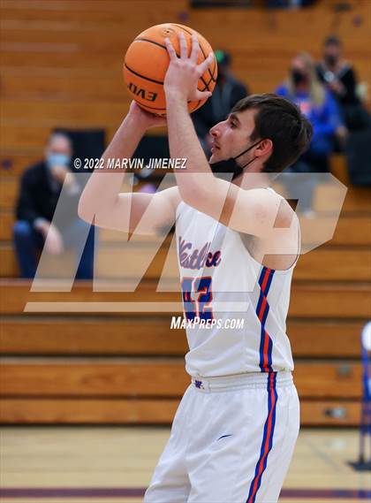 Thumbnail 1 in Westlake vs Oaks Christian photogallery.
