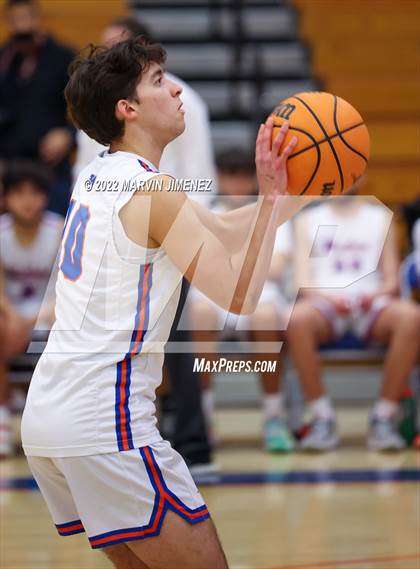 Thumbnail 3 in Westlake vs Oaks Christian photogallery.