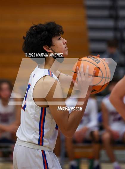 Thumbnail 2 in Westlake vs Oaks Christian photogallery.