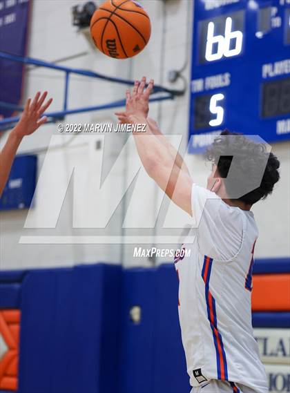 Thumbnail 3 in Westlake vs Oaks Christian photogallery.