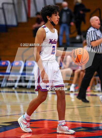 Thumbnail 3 in Westlake vs Oaks Christian photogallery.