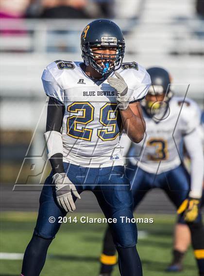 Thumbnail 2 in Culpeper County vs Loudoun County (VHSL 3A Playoff) photogallery.