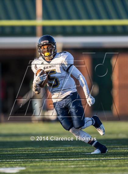 Thumbnail 2 in Culpeper County vs Loudoun County (VHSL 3A Playoff) photogallery.