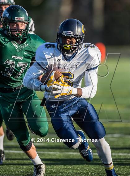 Thumbnail 1 in Culpeper County vs Loudoun County (VHSL 3A Playoff) photogallery.