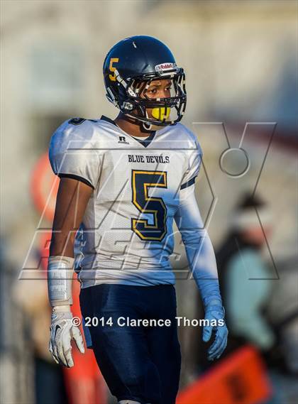 Thumbnail 2 in Culpeper County vs Loudoun County (VHSL 3A Playoff) photogallery.