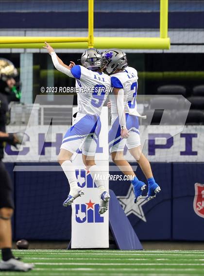 Thumbnail 2 in Westbrook vs. Gordon (UIL 1A D1 Football Final) photogallery.