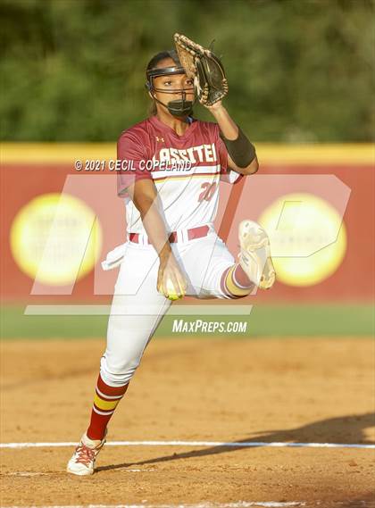 Thumbnail 3 in Winder-Barrow @ Lassiter (GHSA 6A 1st Round Playoff - Game 1) photogallery.