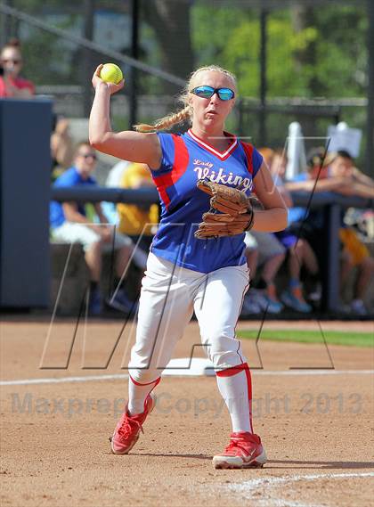 Thumbnail 1 in Williams Valley vs Neshannock (PIAA Class A Final) photogallery.