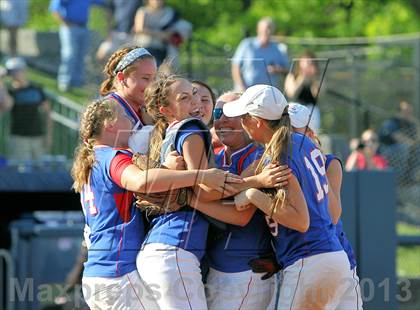Thumbnail 2 in Williams Valley vs Neshannock (PIAA Class A Final) photogallery.