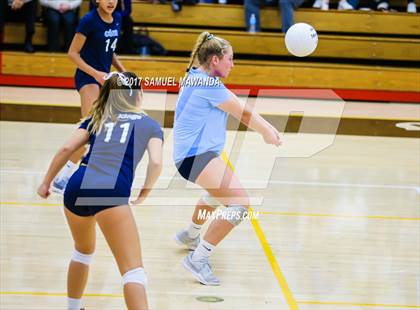 Thumbnail 1 in Corona del Mar vs. Harvard-Westlake photogallery.