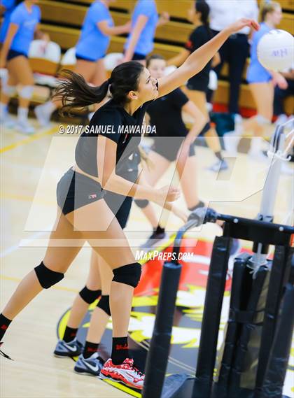 Thumbnail 3 in Corona del Mar vs. Harvard-Westlake photogallery.