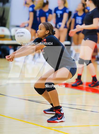 Thumbnail 2 in Corona del Mar vs. Harvard-Westlake photogallery.