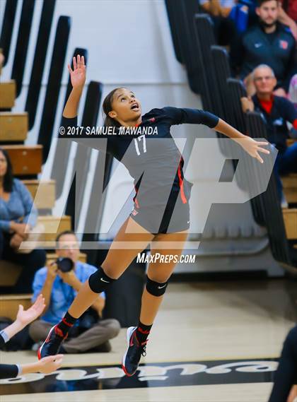 Thumbnail 2 in Corona del Mar vs. Harvard-Westlake photogallery.