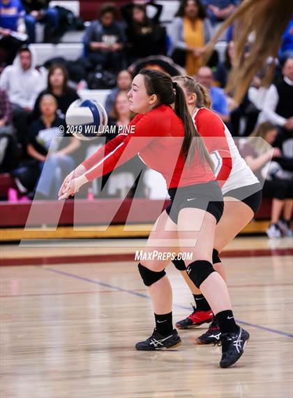 Thumbnail 1 in Ardsley vs. Red Hook (NYSPHSAA Class B Regional Semifinal) photogallery.