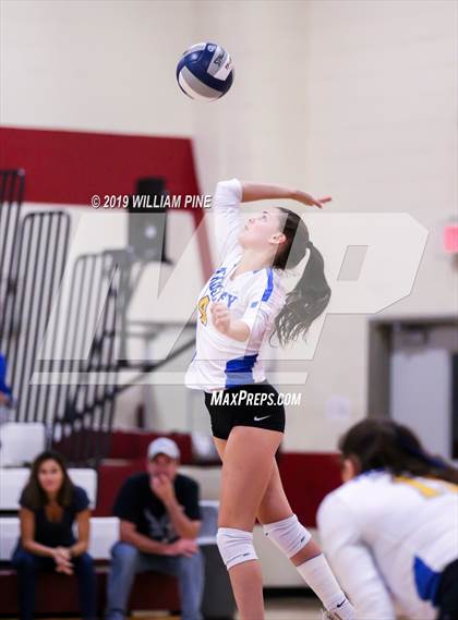 Thumbnail 3 in Ardsley vs. Red Hook (NYSPHSAA Class B Regional Semifinal) photogallery.