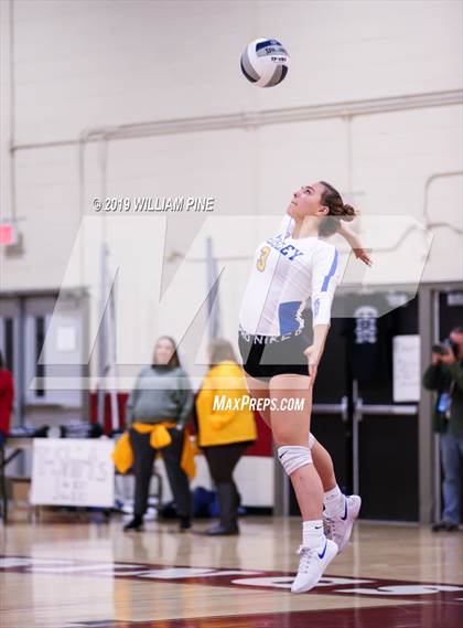 Thumbnail 1 in Ardsley vs. Red Hook (NYSPHSAA Class B Regional Semifinal) photogallery.