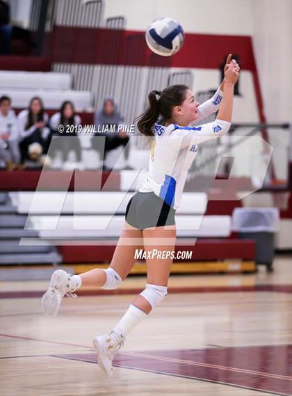 Thumbnail 1 in Ardsley vs. Red Hook (NYSPHSAA Class B Regional Semifinal) photogallery.