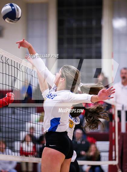 Thumbnail 1 in Ardsley vs. Red Hook (NYSPHSAA Class B Regional Semifinal) photogallery.