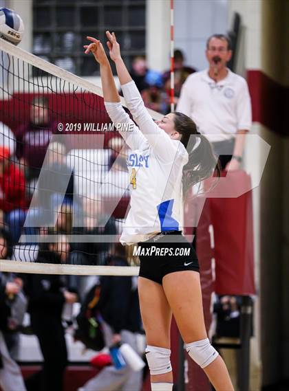 Thumbnail 1 in Ardsley vs. Red Hook (NYSPHSAA Class B Regional Semifinal) photogallery.