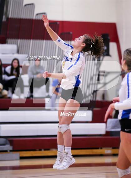 Thumbnail 1 in Ardsley vs. Red Hook (NYSPHSAA Class B Regional Semifinal) photogallery.