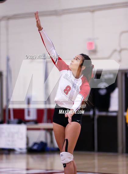 Thumbnail 1 in Ardsley vs. Red Hook (NYSPHSAA Class B Regional Semifinal) photogallery.