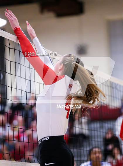 Thumbnail 1 in Ardsley vs. Red Hook (NYSPHSAA Class B Regional Semifinal) photogallery.