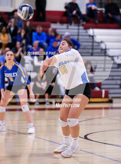 Thumbnail 1 in Ardsley vs. Red Hook (NYSPHSAA Class B Regional Semifinal) photogallery.