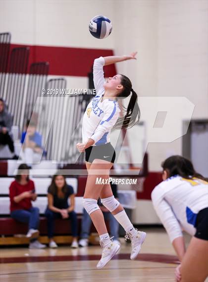 Thumbnail 3 in Ardsley vs. Red Hook (NYSPHSAA Class B Regional Semifinal) photogallery.