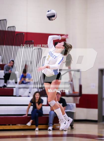 Thumbnail 3 in Ardsley vs. Red Hook (NYSPHSAA Class B Regional Semifinal) photogallery.