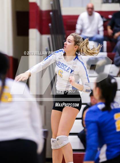 Thumbnail 1 in Ardsley vs. Red Hook (NYSPHSAA Class B Regional Semifinal) photogallery.