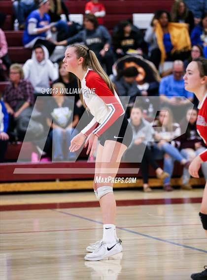 Thumbnail 1 in Ardsley vs. Red Hook (NYSPHSAA Class B Regional Semifinal) photogallery.