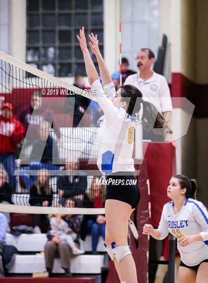 Thumbnail 1 in Ardsley vs. Red Hook (NYSPHSAA Class B Regional Semifinal) photogallery.