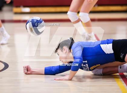 Thumbnail 1 in Ardsley vs. Red Hook (NYSPHSAA Class B Regional Semifinal) photogallery.