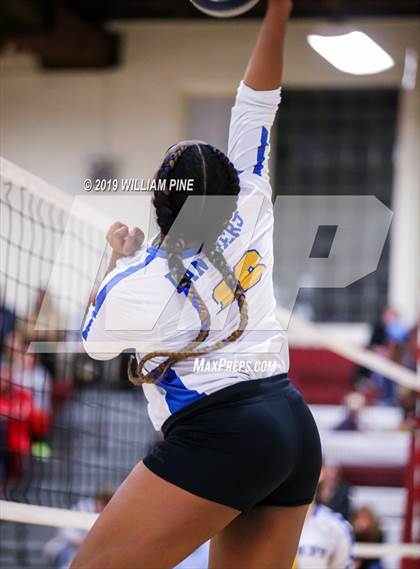 Thumbnail 1 in Ardsley vs. Red Hook (NYSPHSAA Class B Regional Semifinal) photogallery.