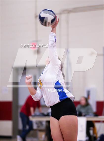 Thumbnail 1 in Ardsley vs. Red Hook (NYSPHSAA Class B Regional Semifinal) photogallery.