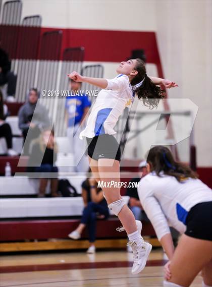Thumbnail 1 in Ardsley vs. Red Hook (NYSPHSAA Class B Regional Semifinal) photogallery.