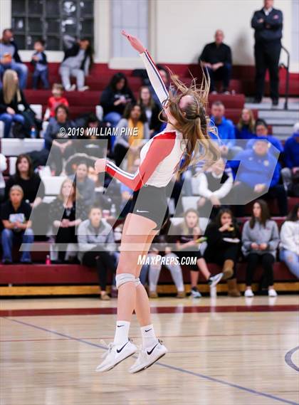 Thumbnail 1 in Ardsley vs. Red Hook (NYSPHSAA Class B Regional Semifinal) photogallery.