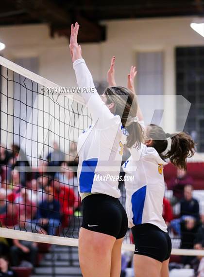 Thumbnail 3 in Ardsley vs. Red Hook (NYSPHSAA Class B Regional Semifinal) photogallery.