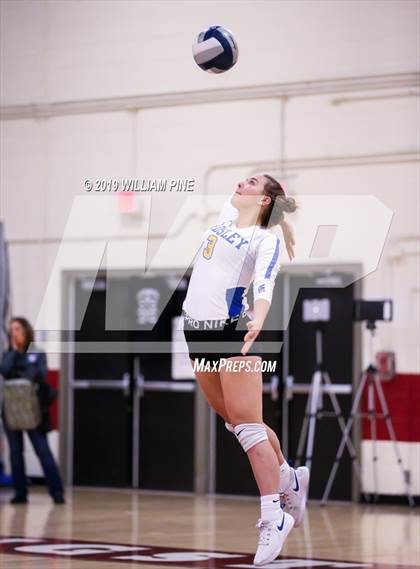 Thumbnail 2 in Ardsley vs. Red Hook (NYSPHSAA Class B Regional Semifinal) photogallery.
