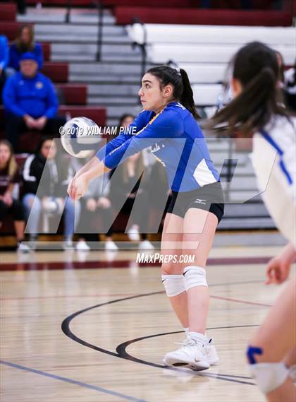 Thumbnail 1 in Ardsley vs. Red Hook (NYSPHSAA Class B Regional Semifinal) photogallery.