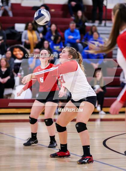 Thumbnail 1 in Ardsley vs. Red Hook (NYSPHSAA Class B Regional Semifinal) photogallery.