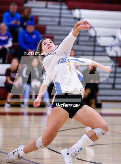 Thumbnail 1 in Ardsley vs. Red Hook (NYSPHSAA Class B Regional Semifinal) photogallery.