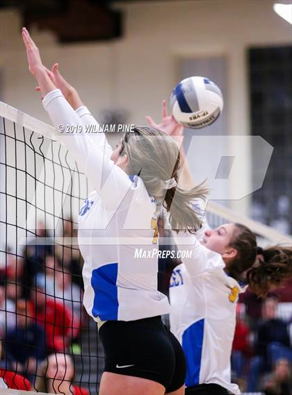 Thumbnail 3 in Ardsley vs. Red Hook (NYSPHSAA Class B Regional Semifinal) photogallery.