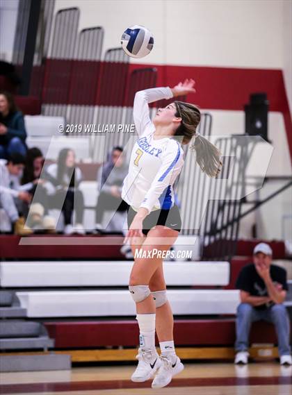 Thumbnail 2 in Ardsley vs. Red Hook (NYSPHSAA Class B Regional Semifinal) photogallery.